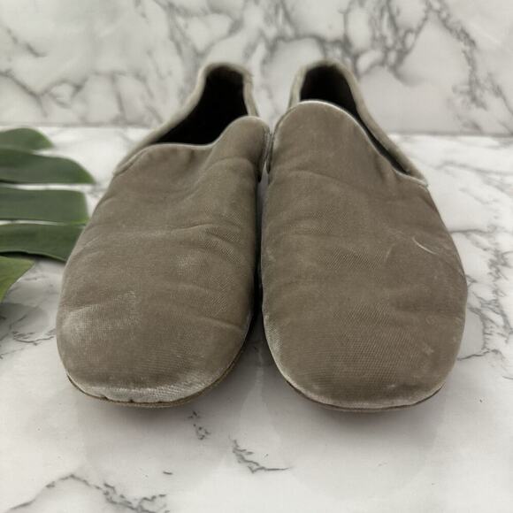 Vince Womens Gray Crushed Velvet Loafer Flats Size 8 Slip On Made in Italy - Picture 3 of 9